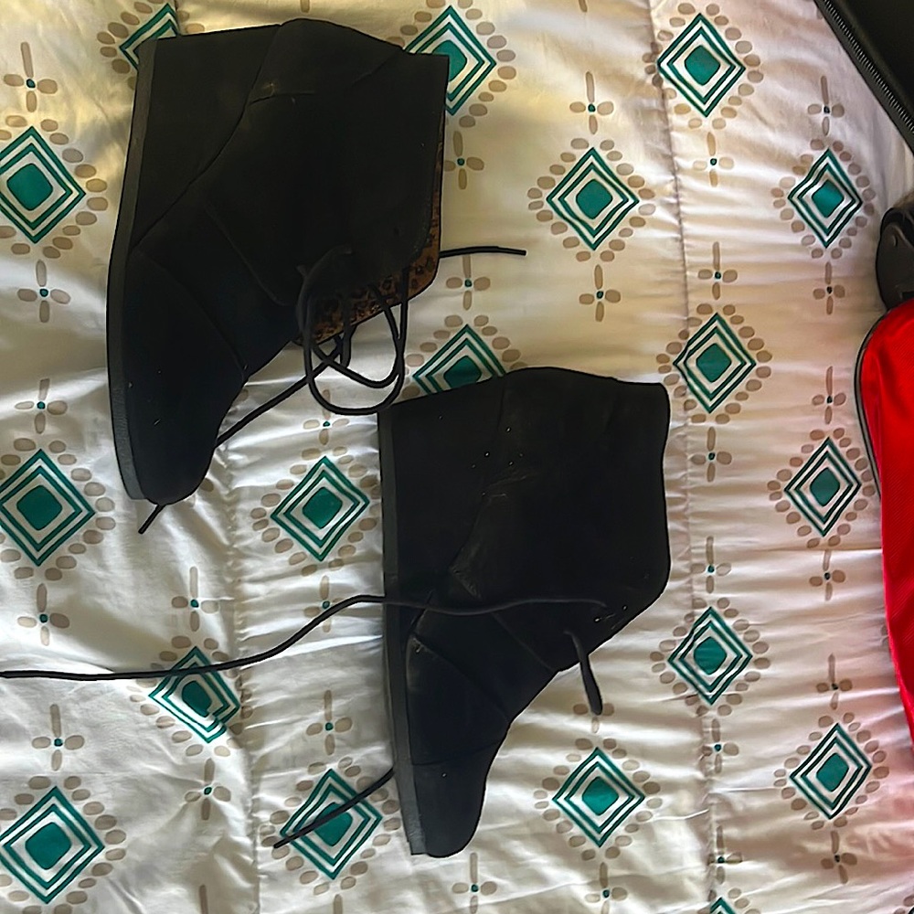 Soda Brand Black Wedge Shoes with Camel Leopard Print Inside